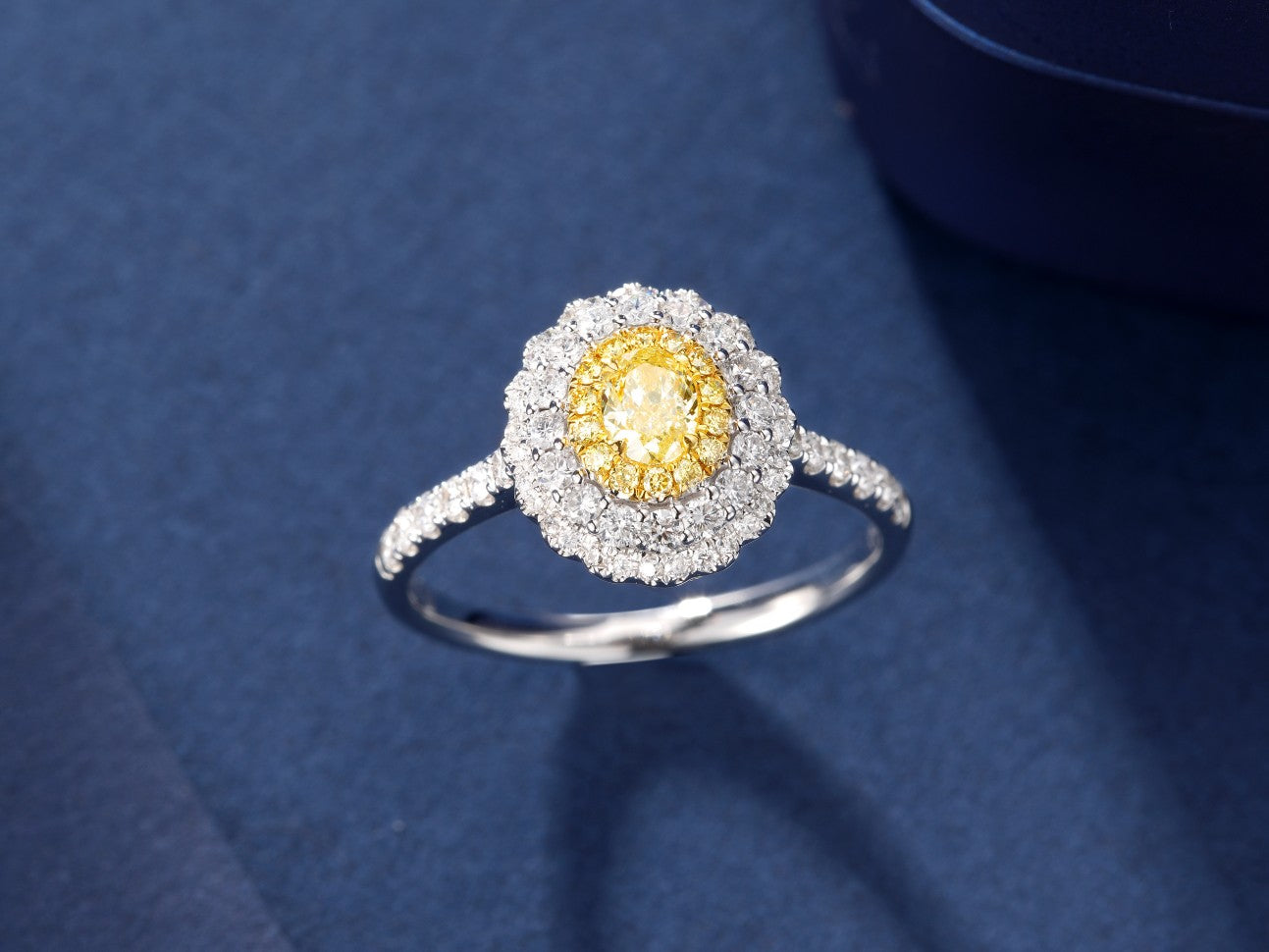 18K Yellow Gold Diamond Ellipse Cluster Ring | Premium Jewelry - Yellow Diamond Ring