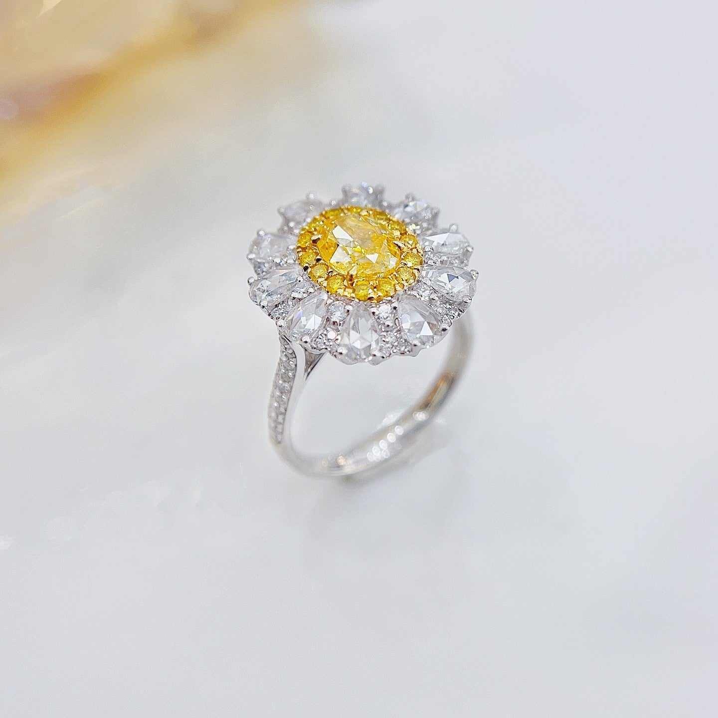 18K Yellow Gold Diamond Ellipse Luxury Two-Way Wear Jewelry - Yellow Diamond Ring