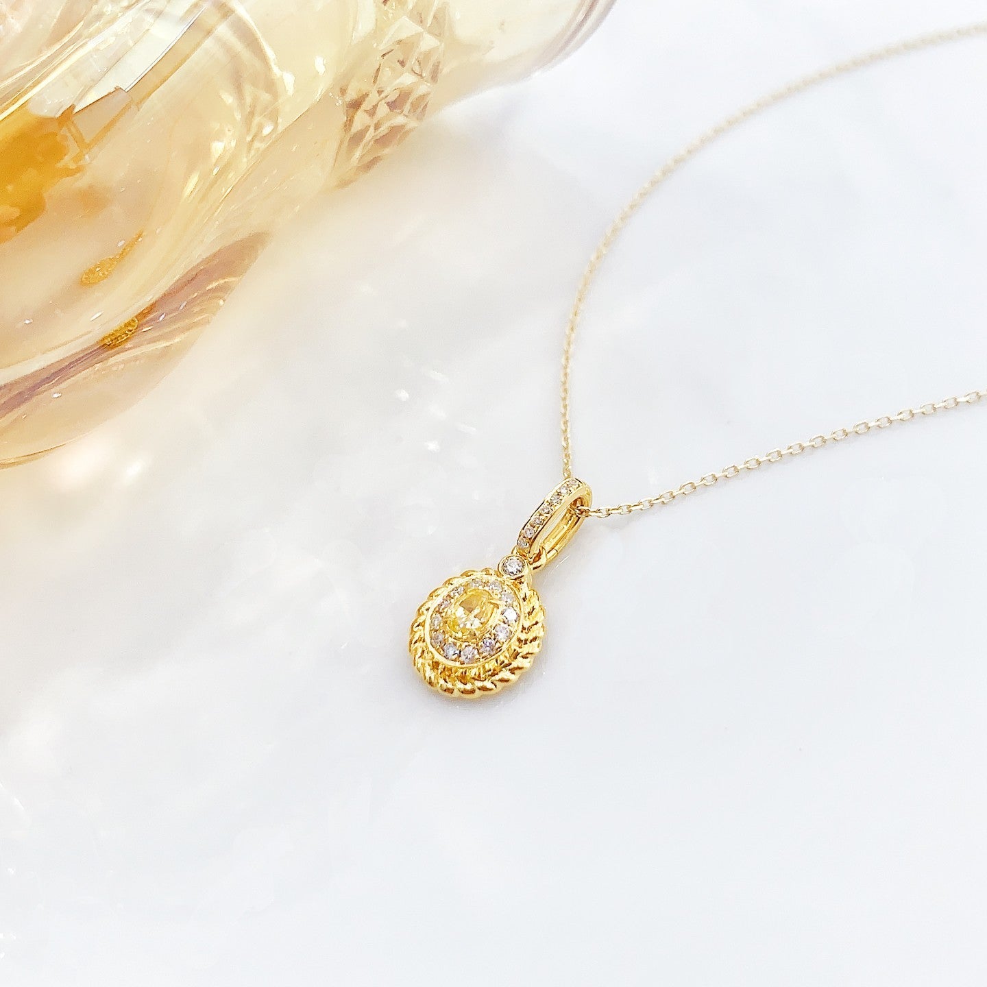 18K Yellow Gold Diamond Ellipse Twist Edge Necklace - Yellow Diamond Necklace