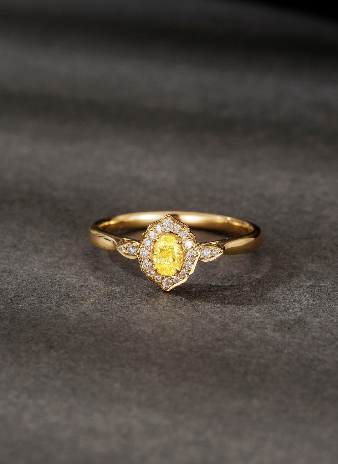 18K Yellow Gold Diamond Ellipse Vintage Ring - Luxurious Jewelry - Yellow Diamond Ring