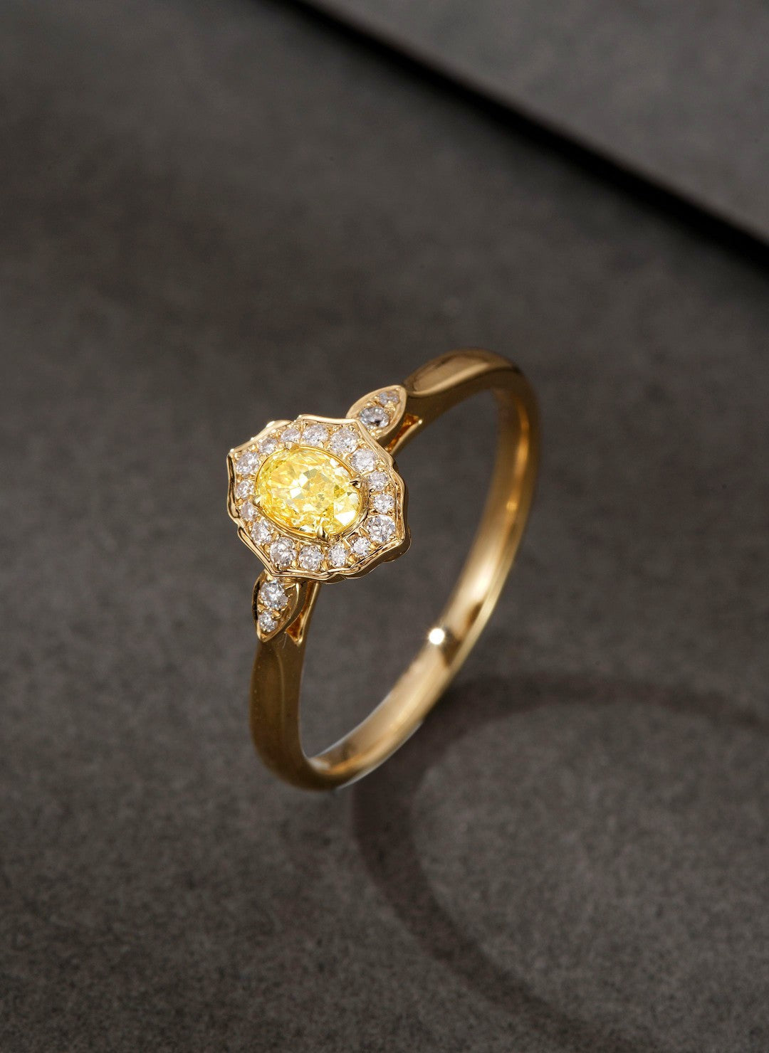 18K Yellow Gold Diamond Ellipse Vintage Ring - Luxurious Jewelry - Yellow Diamond Ring