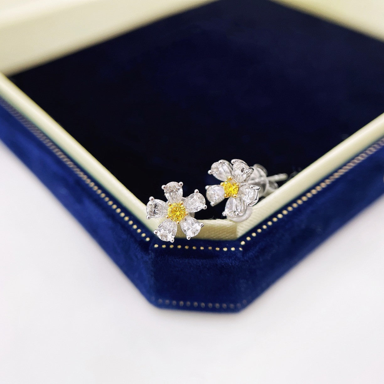 18K Yellow Gold Diamond Five-Petal Flower Earrings - Jeweler.Jewelry