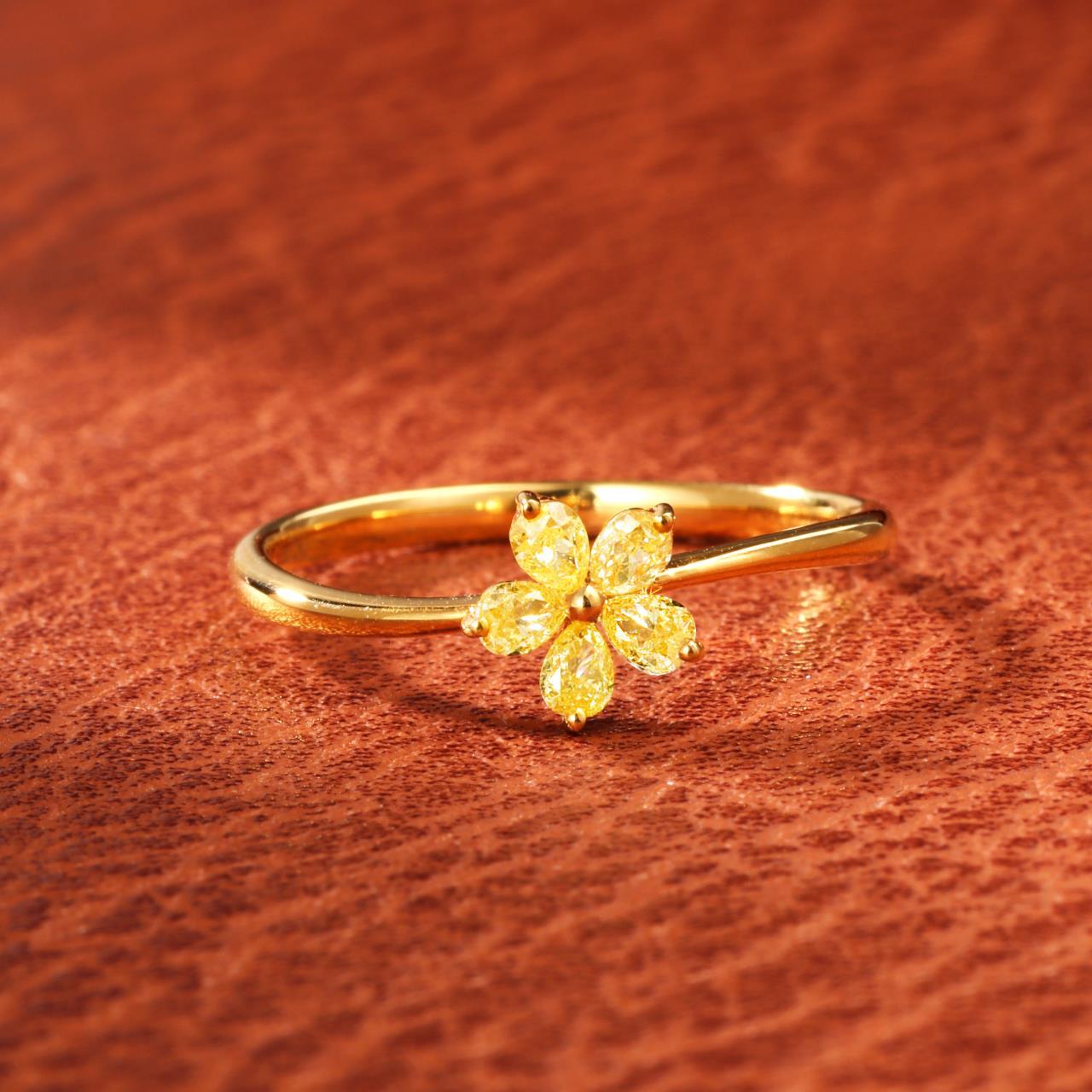 18K Yellow Gold Diamond Five-Petal Ring - Luxurious Jewelry Choice - Yellow Diamond Ring