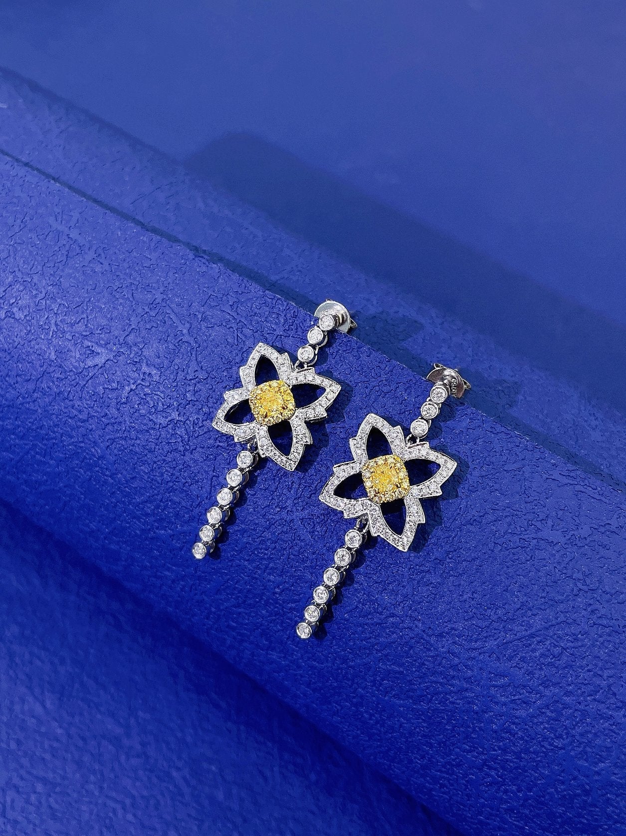 18K Yellow Gold Diamond Four-Petal Flower Earrings Jeweler.Jewelry