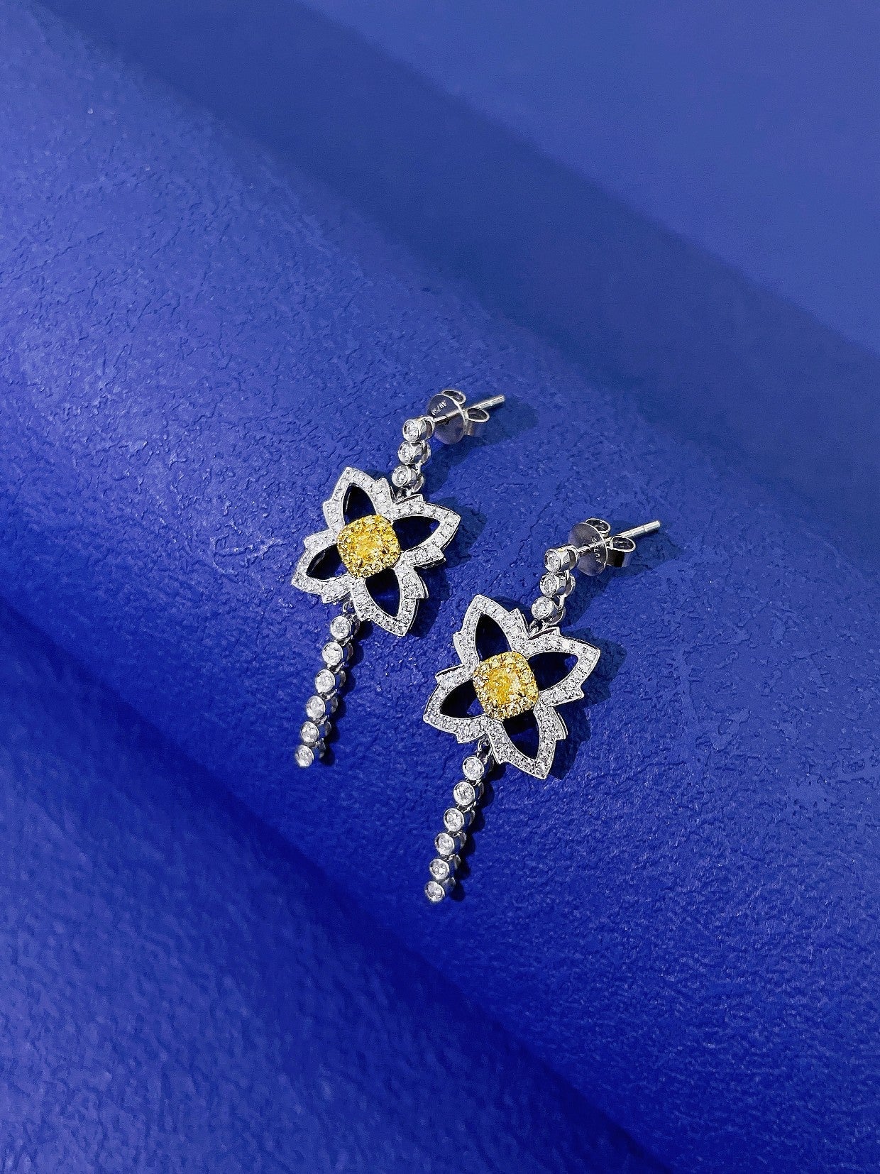 18K Yellow Gold Diamond Four-Petal Flower Earrings Jeweler.Jewelry