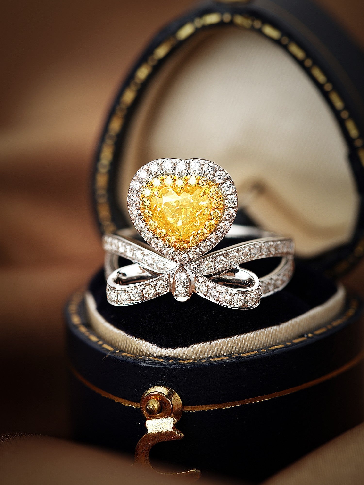 18k Yellow Gold Diamond Heart-Shaped Chaumet Ring | Premium Jewelry - Yellow Diamond Ring