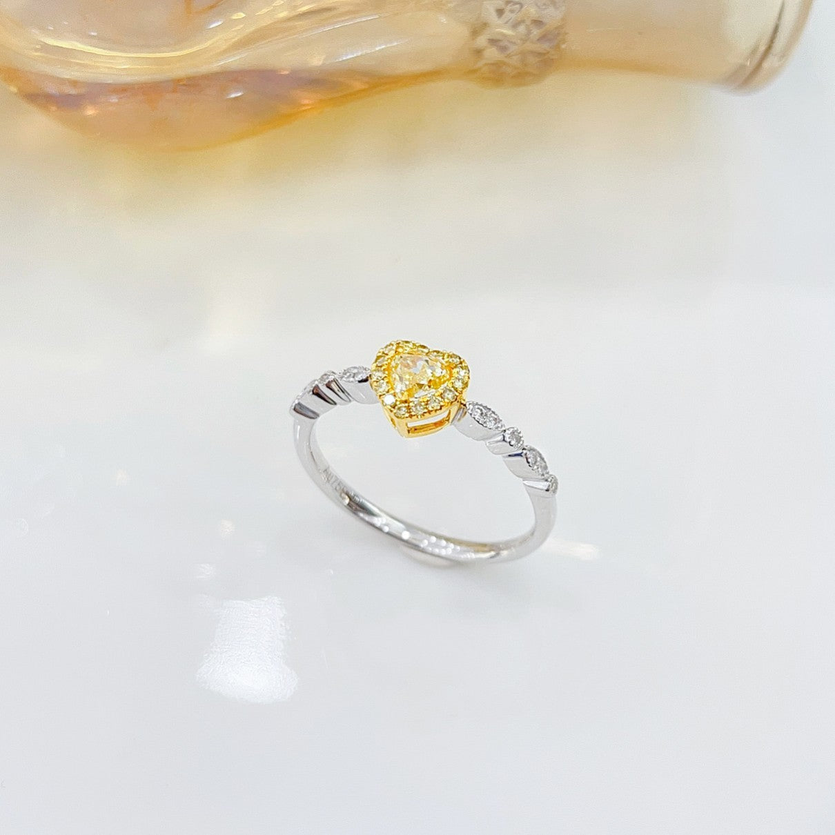 18K Yellow Gold Diamond Heart-shaped Ring - A Refreshing Jewelry Choice - Yellow Diamond Ring