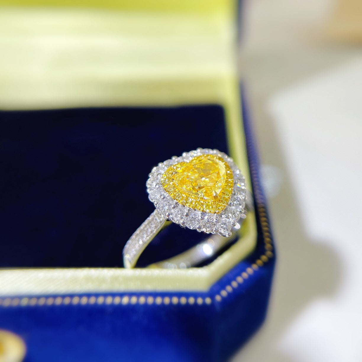 18K Yellow Gold Diamond Heart-Shaped Ring with AGL Certificate - Luxurious Jewelry - Yellow Diamond Ring