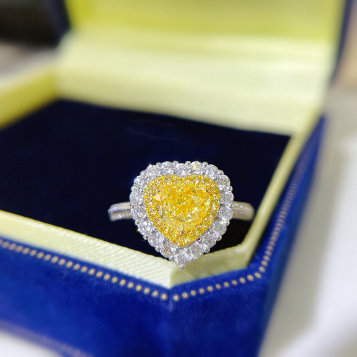 18K Yellow Gold Diamond Heart-Shaped Ring with AGL Certificate - Luxurious Jewelry - Yellow Diamond Ring