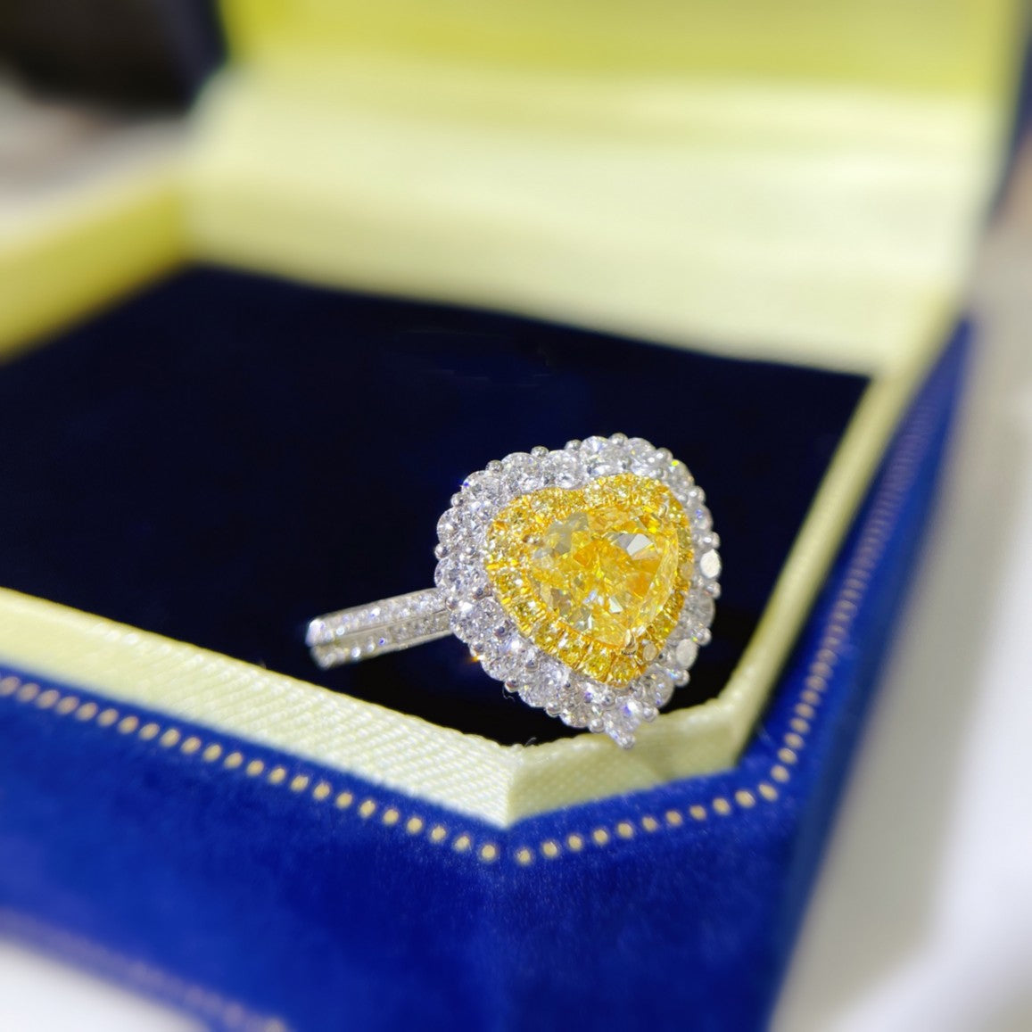 18K Yellow Gold Diamond Heart-Shaped Ring with AGL Certificate - Luxurious Jewelry - Yellow Diamond Ring