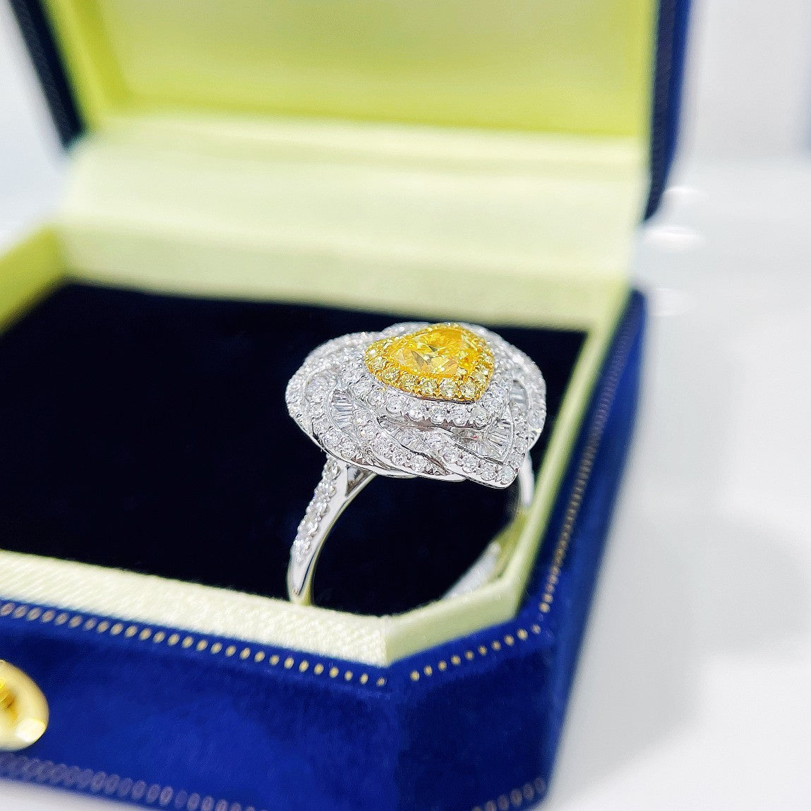 18K Yellow Gold Diamond Heart-Shaped Trapezoid Ring | Premium Jewelry - Yellow Diamond Ring