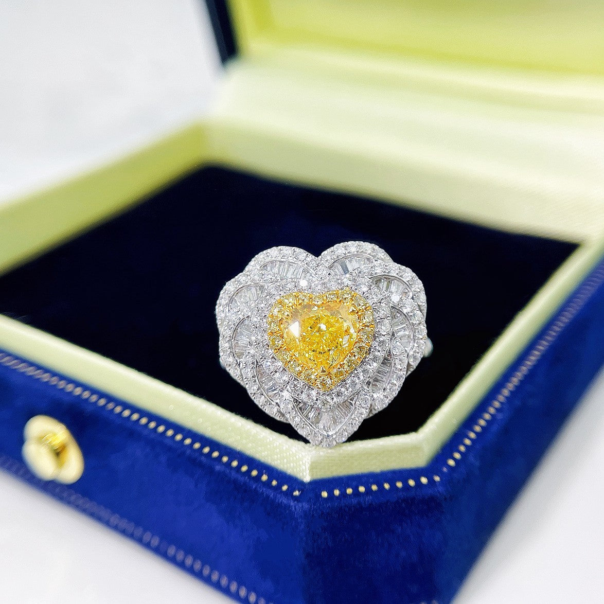 18K Yellow Gold Diamond Heart-Shaped Trapezoid Ring | Premium Jewelry - Yellow Diamond Ring