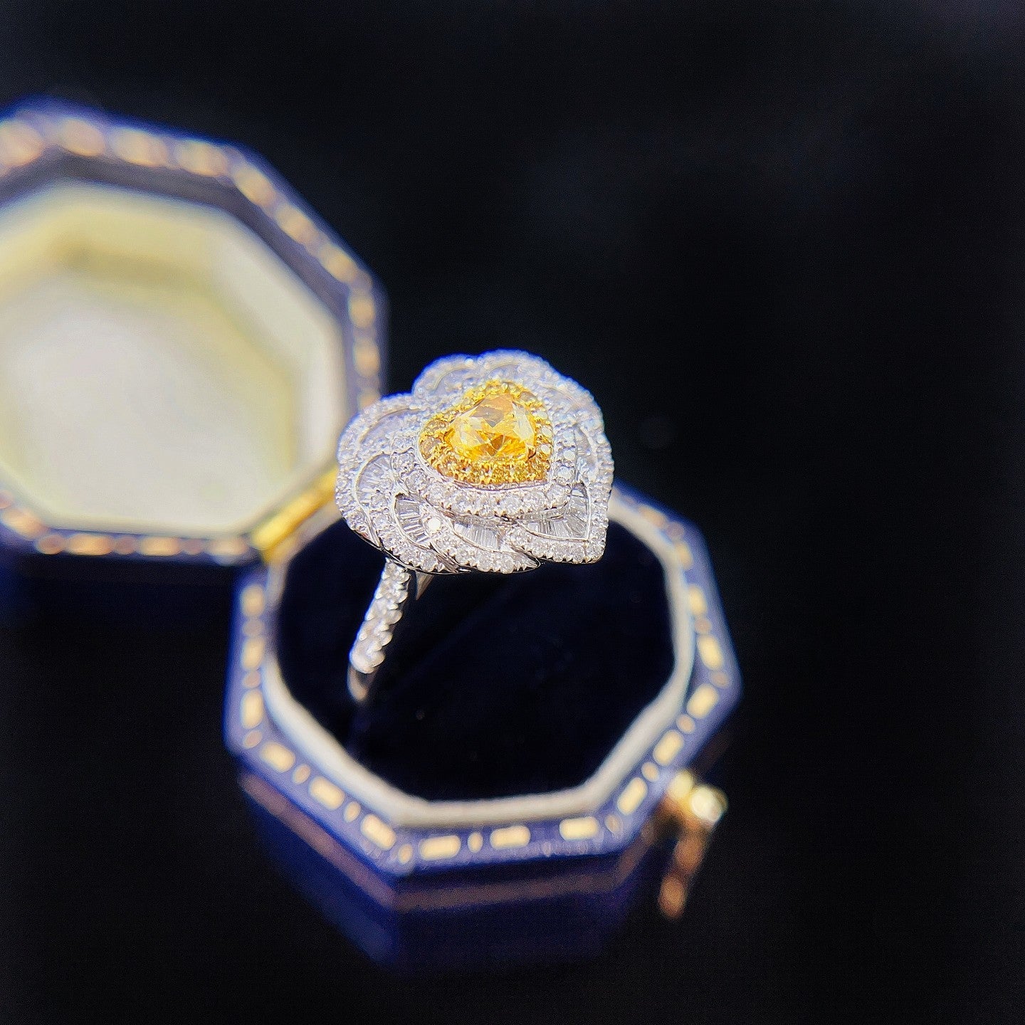 18K Yellow Gold Diamond Heart-shaped Trapezoid Ring | Premium Jewelry - Yellow Diamond Ring