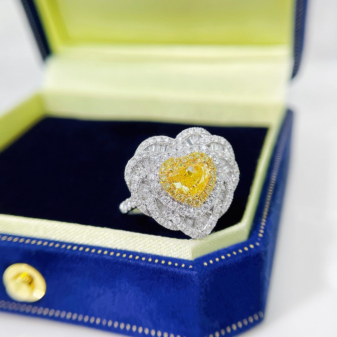 18K Yellow Gold Diamond Heart-Shaped Trapezoid Ring | Premium Jewelry - Yellow Diamond Ring