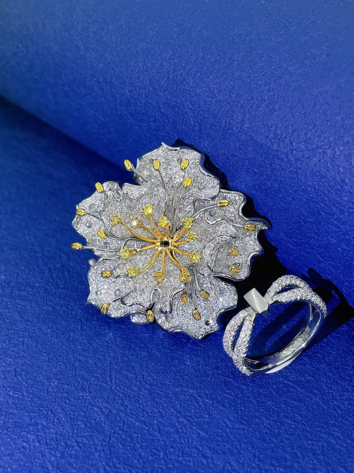 18k Yellow Gold Diamond Large Petal Ring with Versatile Design - KT002 - Empty tray