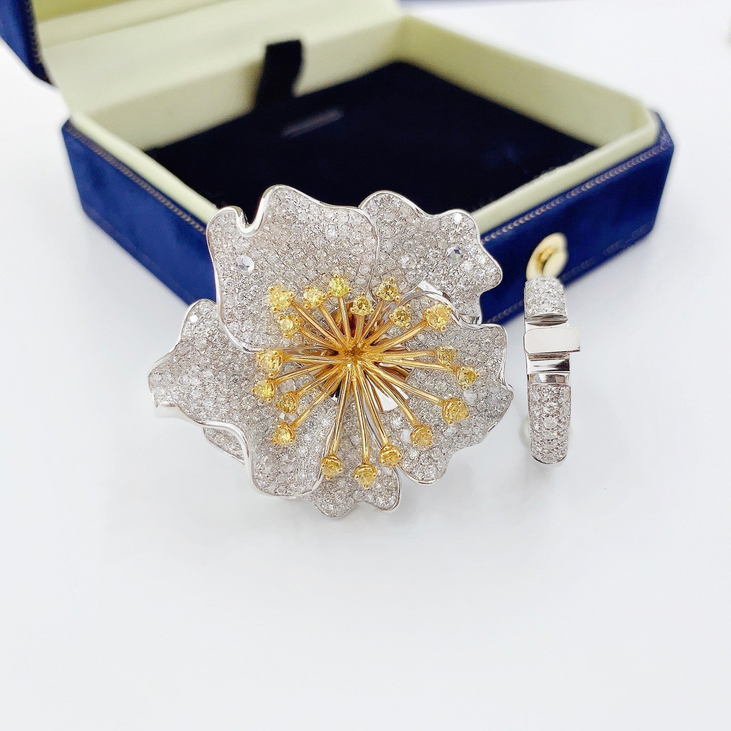 18K Yellow Gold Diamond Layered Large Flower Pendant Jewelry - Empty tray