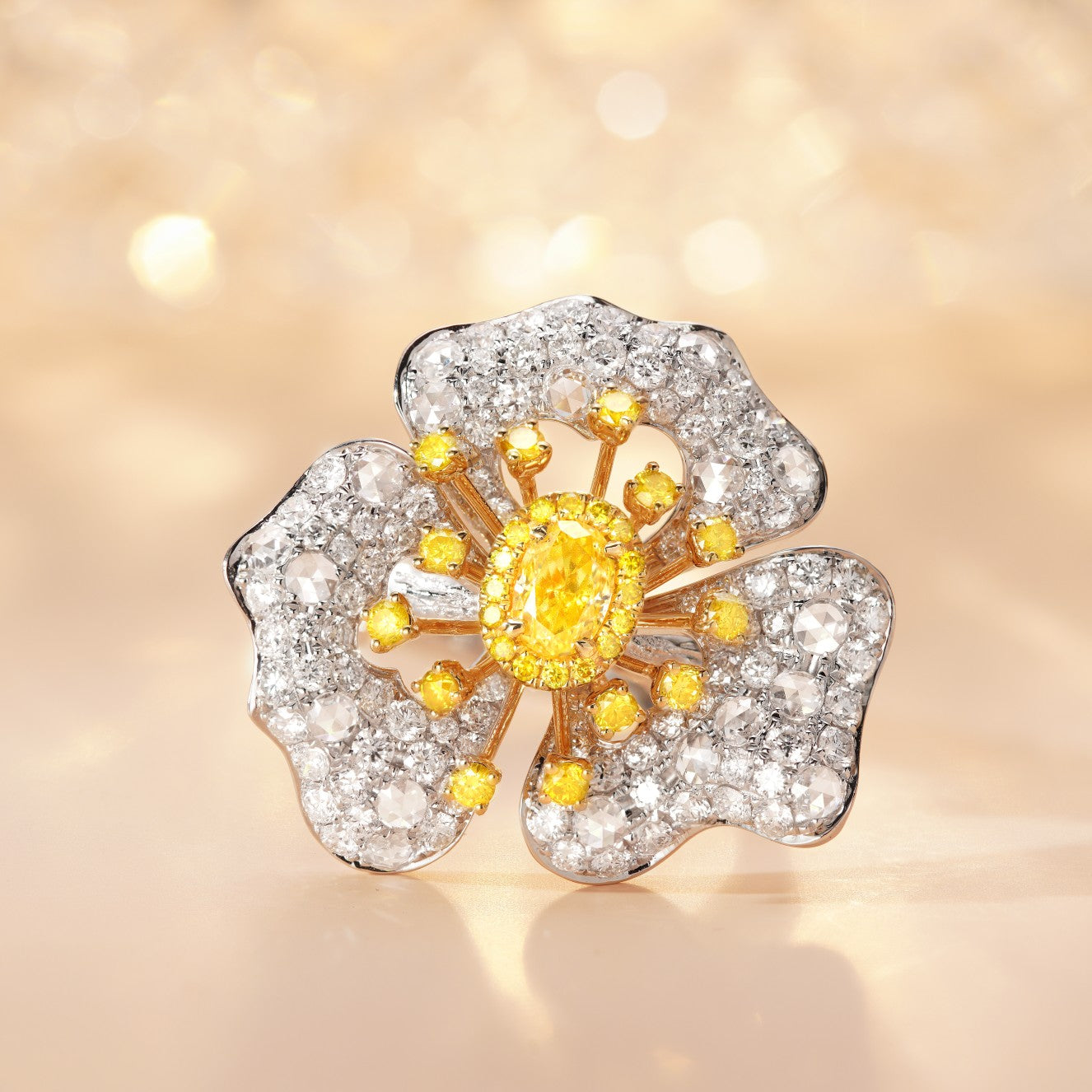 18K Yellow Gold Diamond Oval Flower Ring - Elegant Jewelry Piece - Yellow Diamond Ring