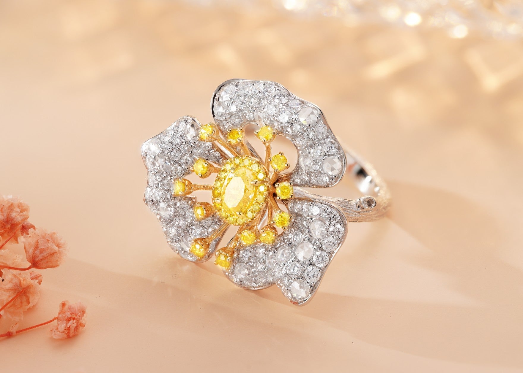 18K Yellow Gold Diamond Oval Flower Ring - Elegant Jewelry Piece - Yellow Diamond Ring