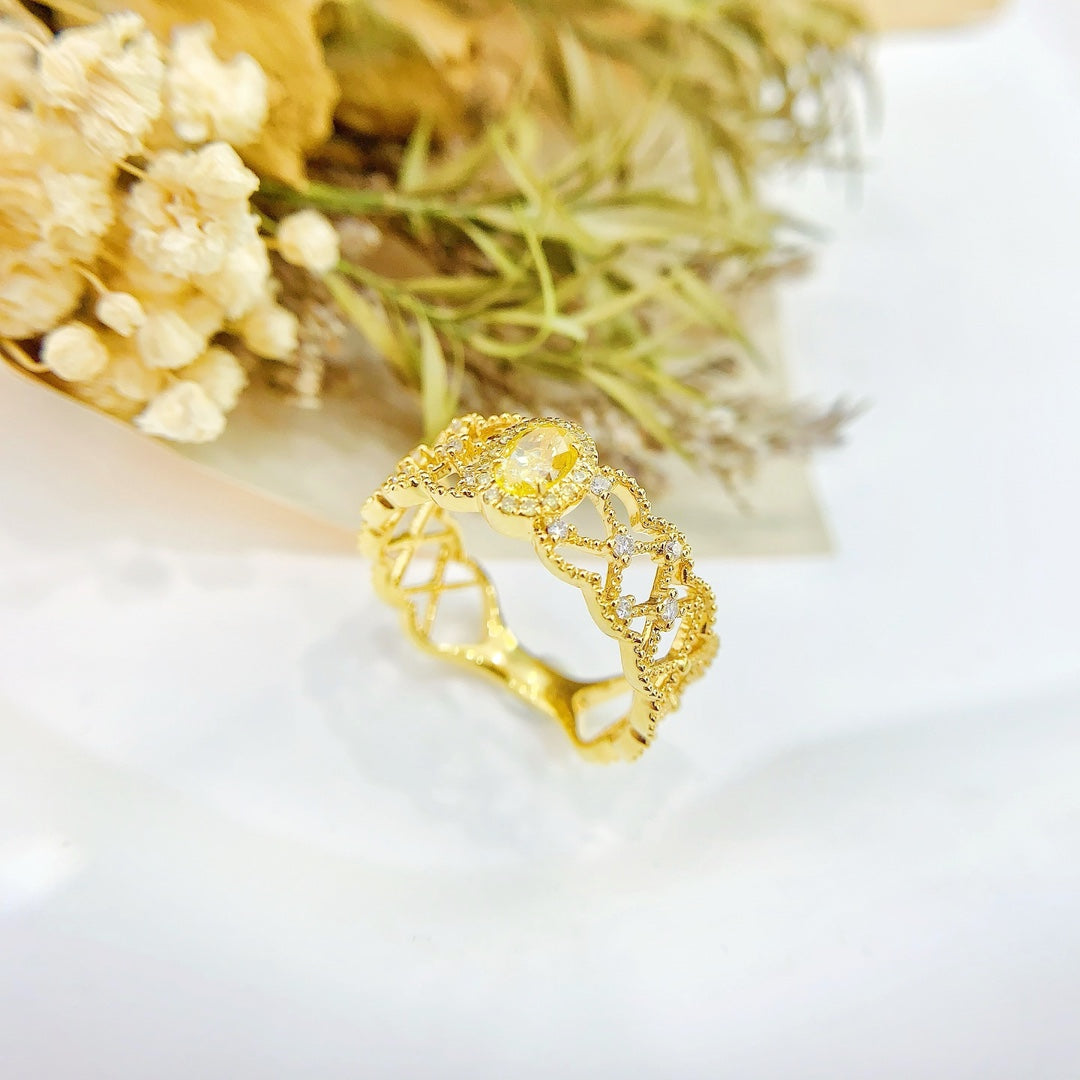 18K Yellow Gold Diamond Oval Lace Hollow Ring - Elegant Jewelry Piece - Yellow Diamond Ring