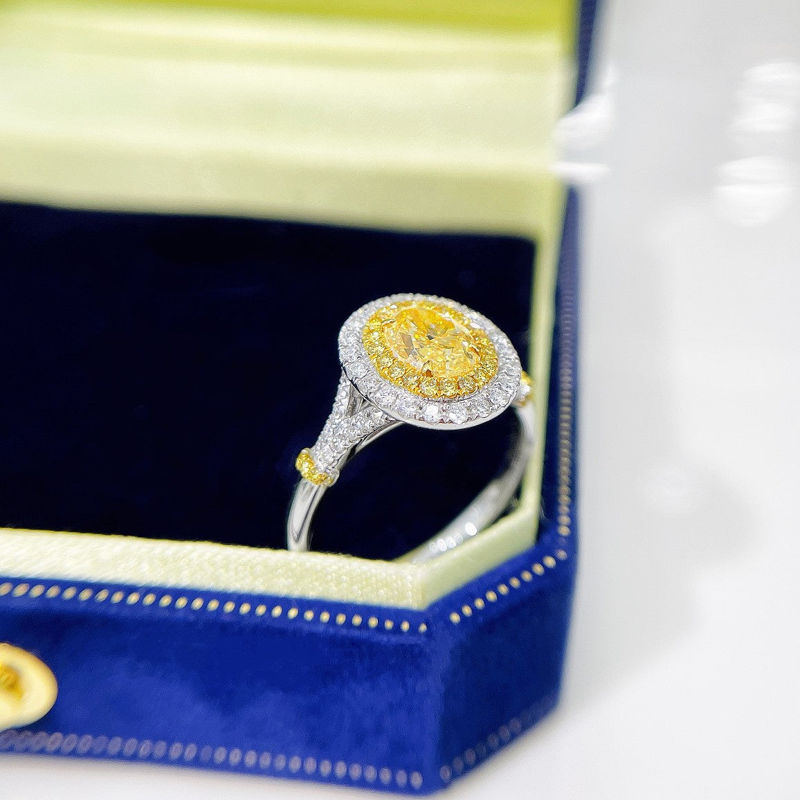 18K Yellow Gold Diamond Oval Ring - Premium Jewelry - Yellow Diamond Ring