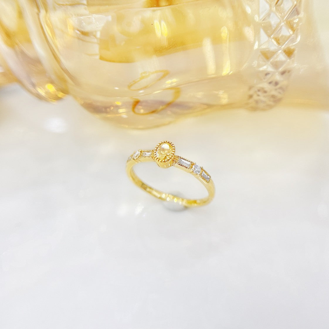 18K Yellow Gold Diamond Oval Straight Ladder Ring - Elegant Jewelry Piece - Yellow Diamond Ring