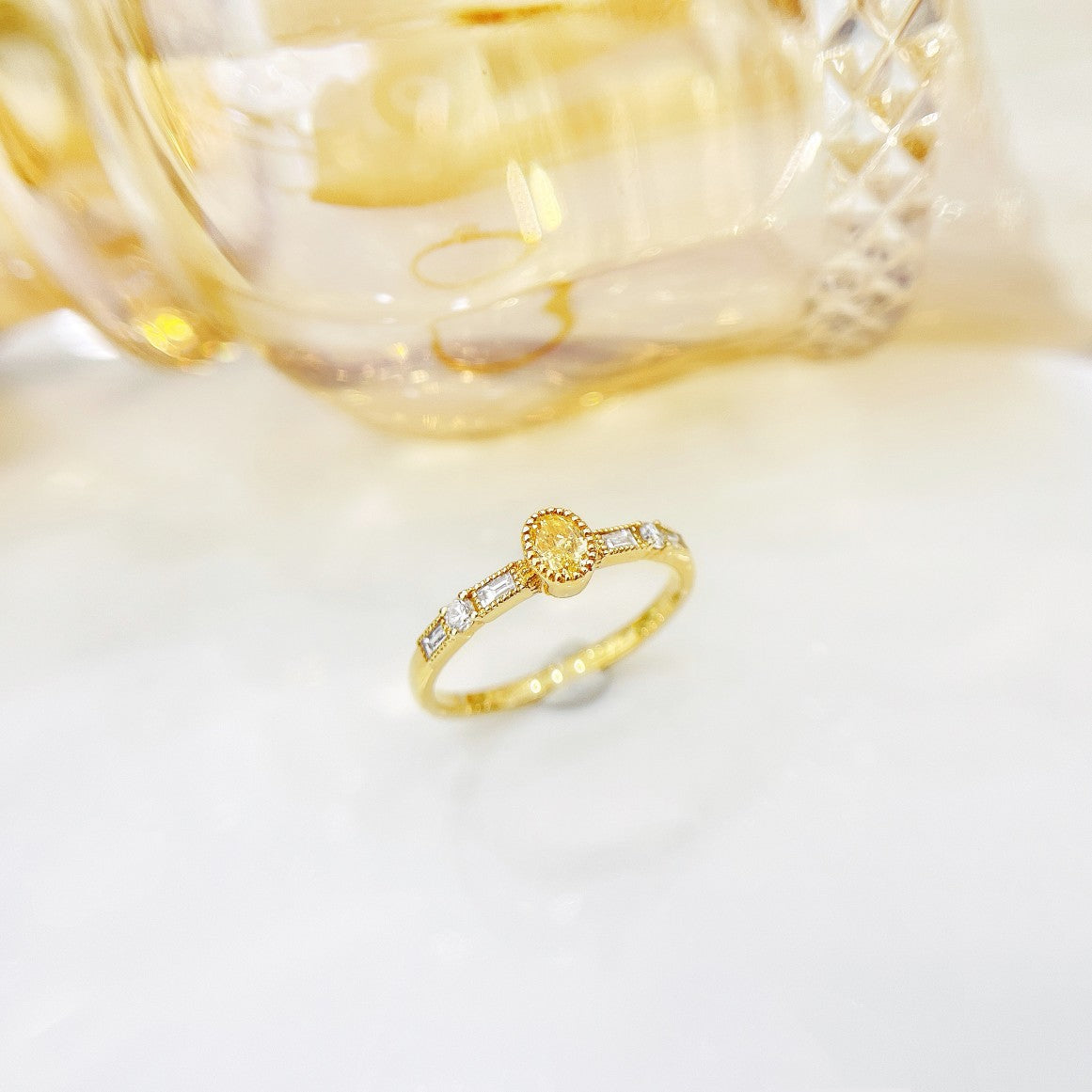 18K Yellow Gold Diamond Oval Straight Ladder Ring - Elegant Jewelry Piece - Yellow Diamond Ring