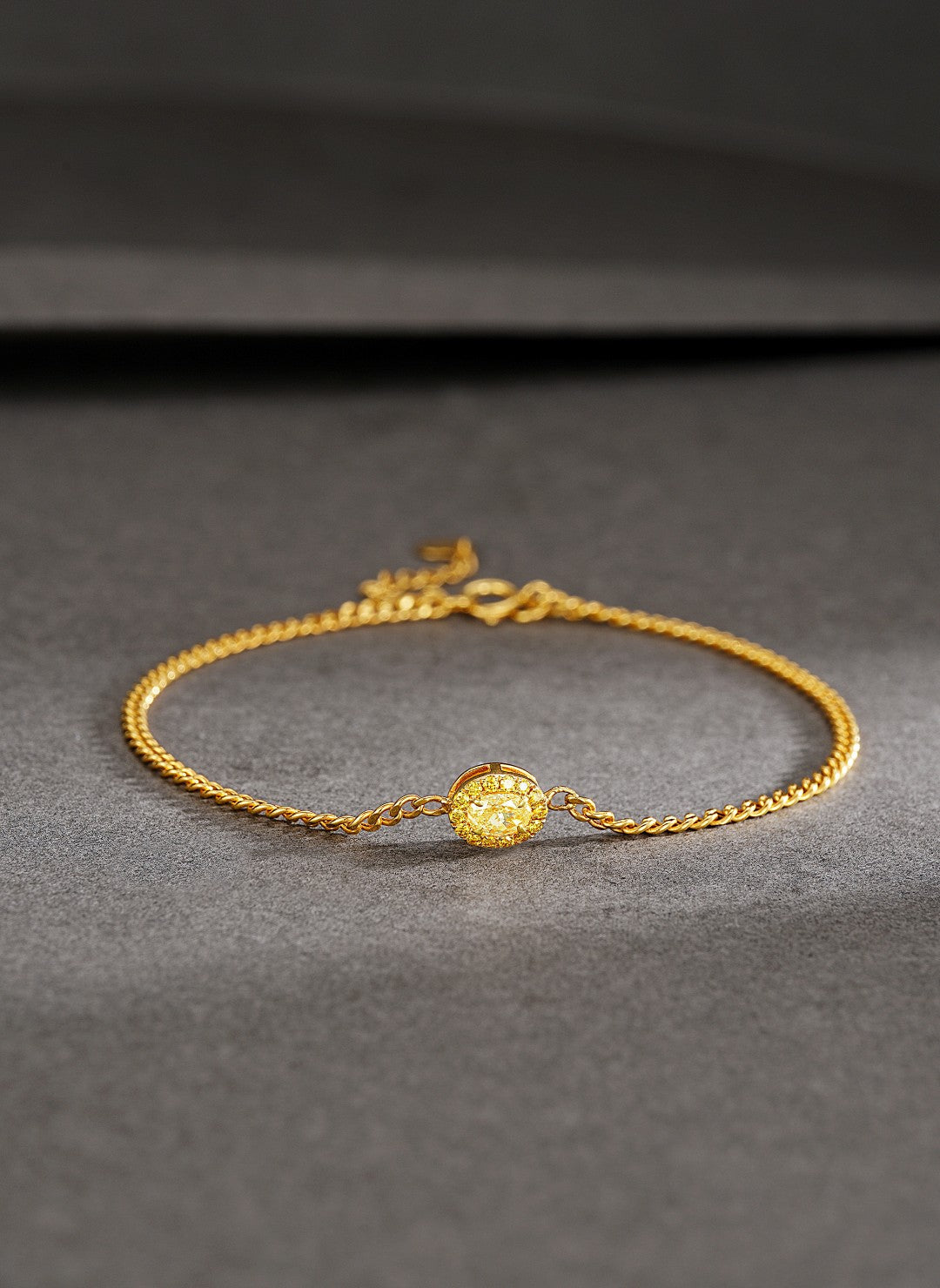 18K Yellow Gold Diamond Oval Surround Bracelet - Luxurious Jewelry - Yellow Diamond Bracelet