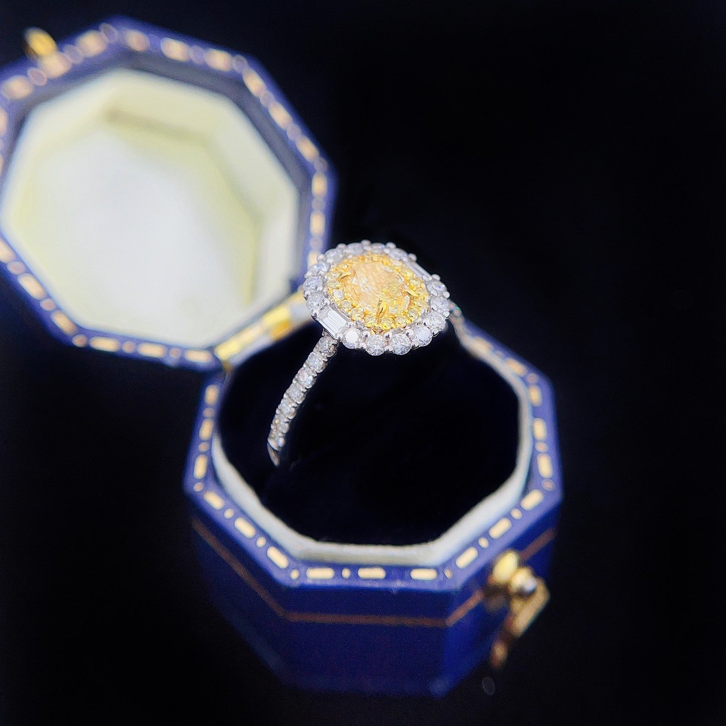 18K Yellow Gold Diamond Oval Surround Ladder Ring | Premium Jewelry - Yellow Diamond Ring