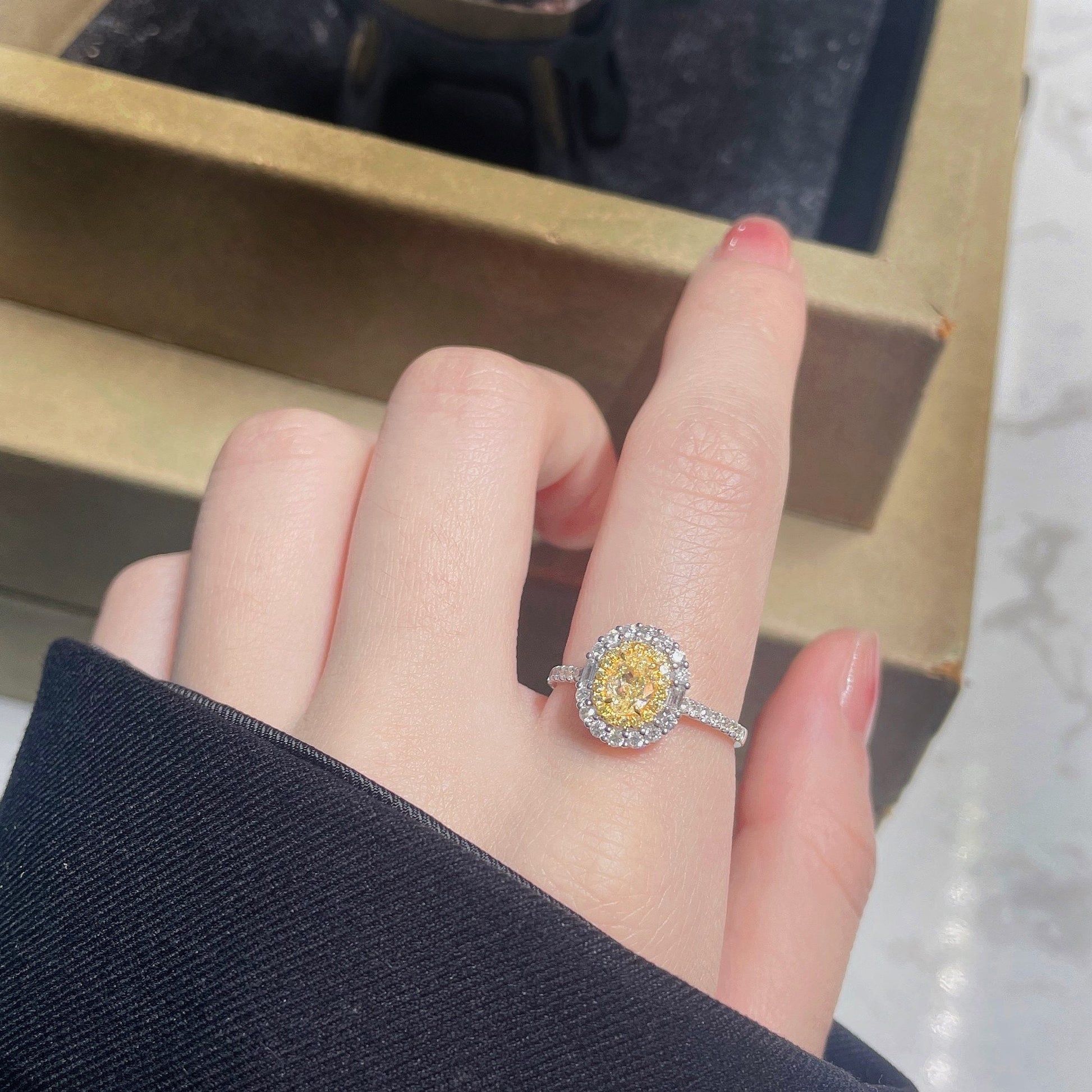 18K Yellow Gold Diamond Oval Surround Ladder Ring | Premium Jewelry - Yellow Diamond Ring