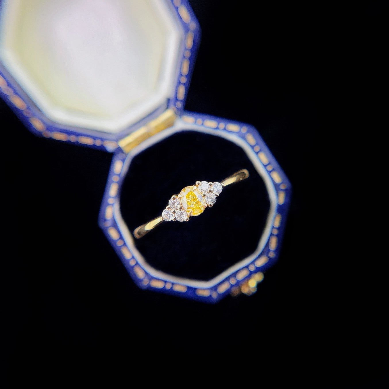 18K Yellow Gold Diamond Oval Three-Leaf Ring | Premium Jewelry - Yellow Diamond Ring