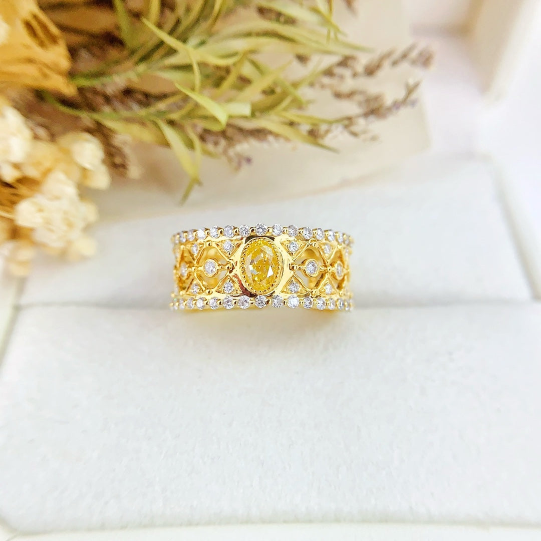 18K Yellow Gold Diamond Oval Wide-Band Ring - Luxurious Jewelry Piece - Yellow Diamond Ring