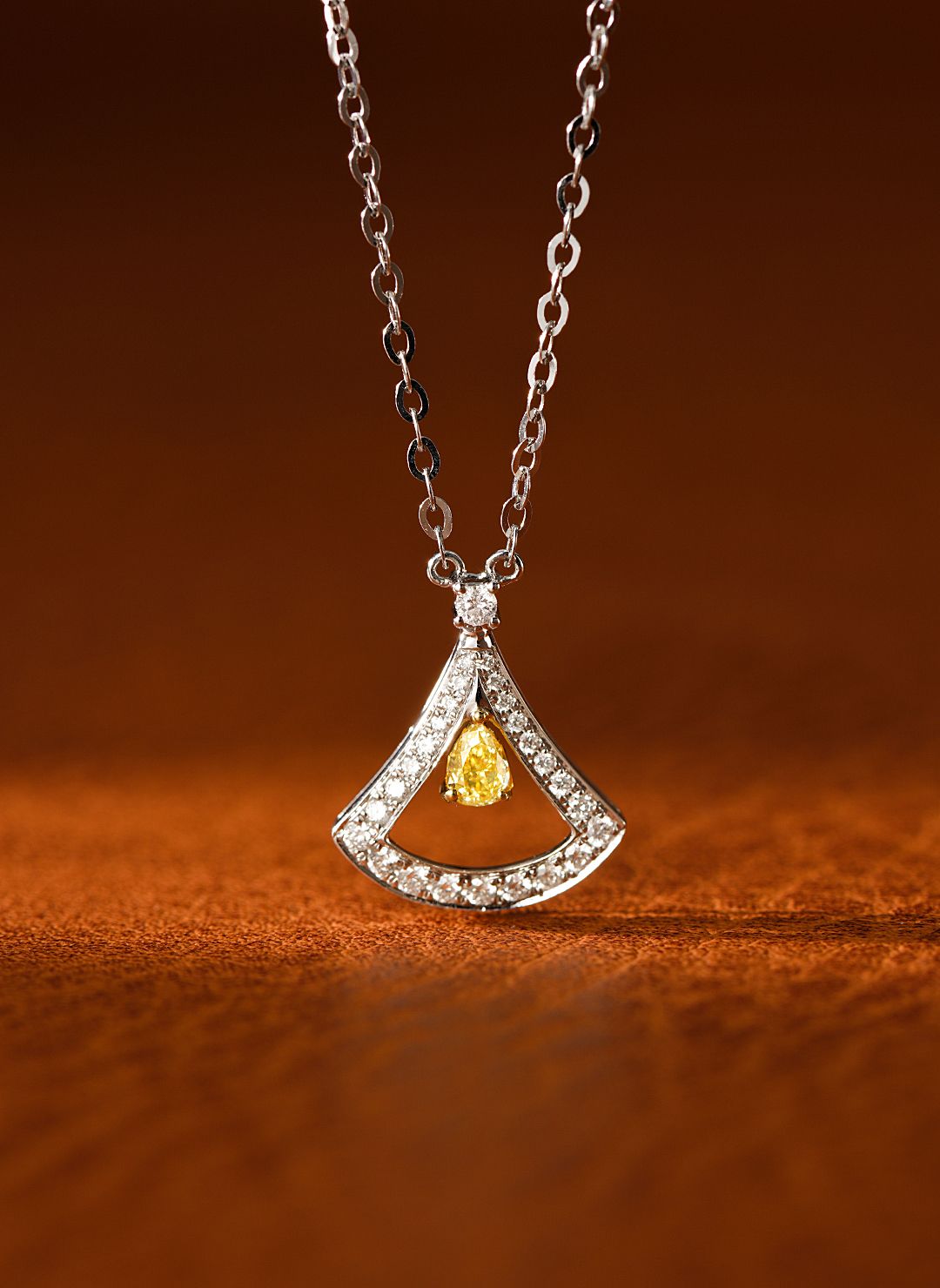 18K Yellow Gold Diamond Pendant Necklace - Elegant Jewelry Piece - Yellow Diamond Necklace