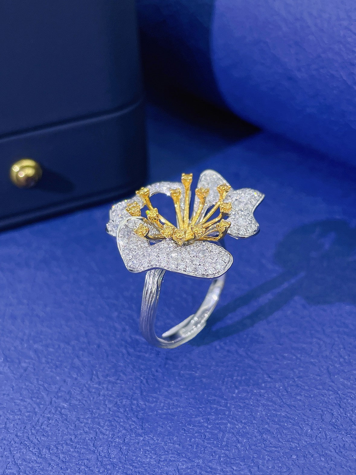 18K Yellow Gold Diamond Petal Ring Mounting - Premium Jewelry - Empty tray