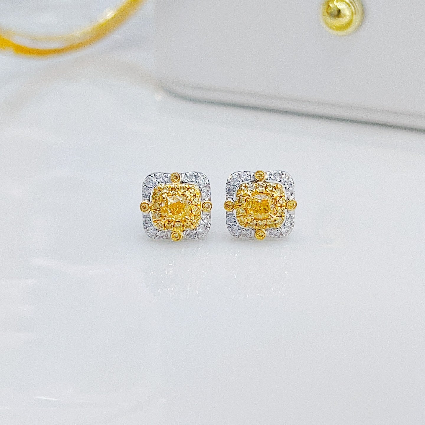 18K Yellow Gold Diamond Pillow Shape Split-Color Earrings - Jeweler.Jewelry