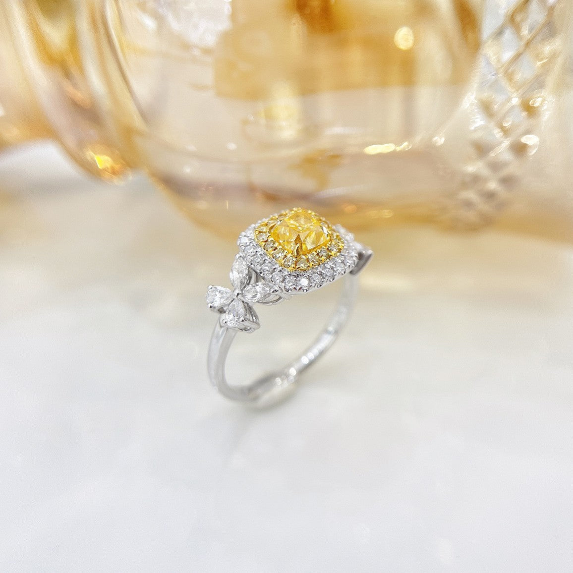 18K Yellow Gold Diamond Pillow-Shaped Bilateral Four-Leaf Row Ring - Premium Jewelry - Yellow Diamond Ring