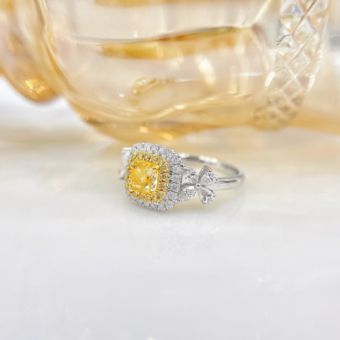 18K Yellow Gold Diamond Pillow-Shaped Bilateral Four-Leaf Row Ring - Premium Jewelry - Yellow Diamond Ring