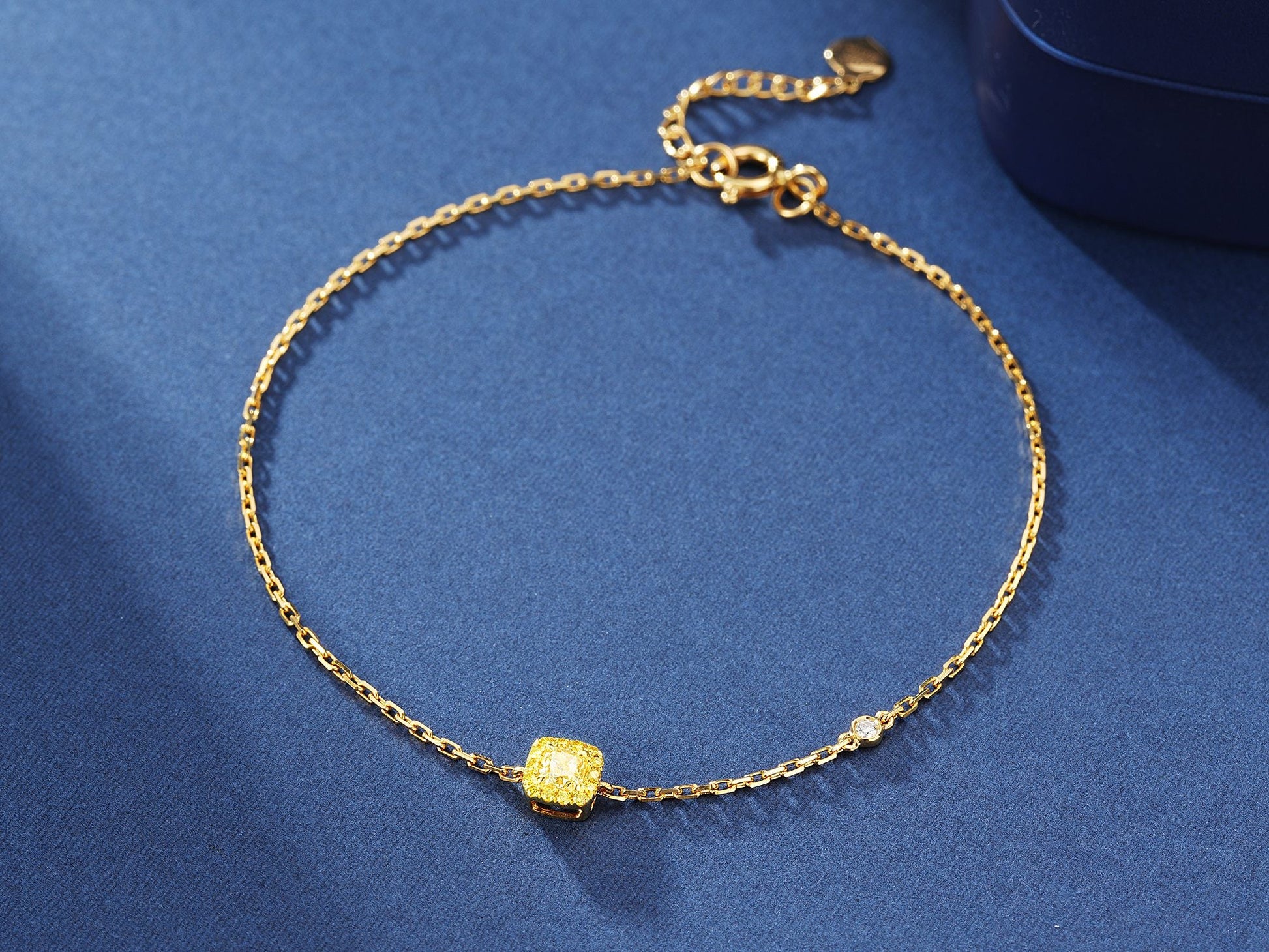 18K Yellow Gold Diamond Pillow-Shaped Bracelet - Luxury Jewelry - Yellow Diamond Bracelet