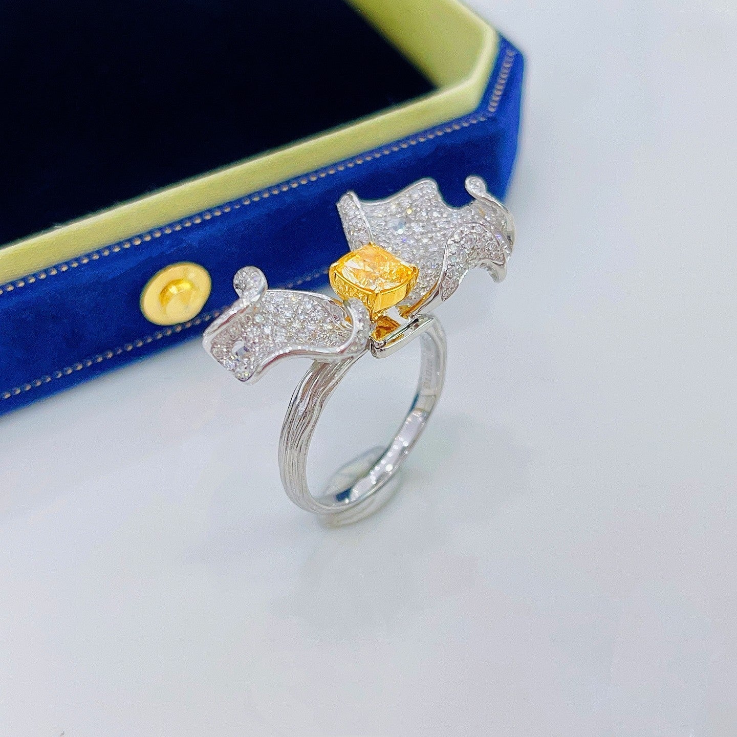 18k Yellow Gold Diamond Pillow-Shaped Butterfly Petal Three-Way Wear Jewelry - Yellow Diamond Ring