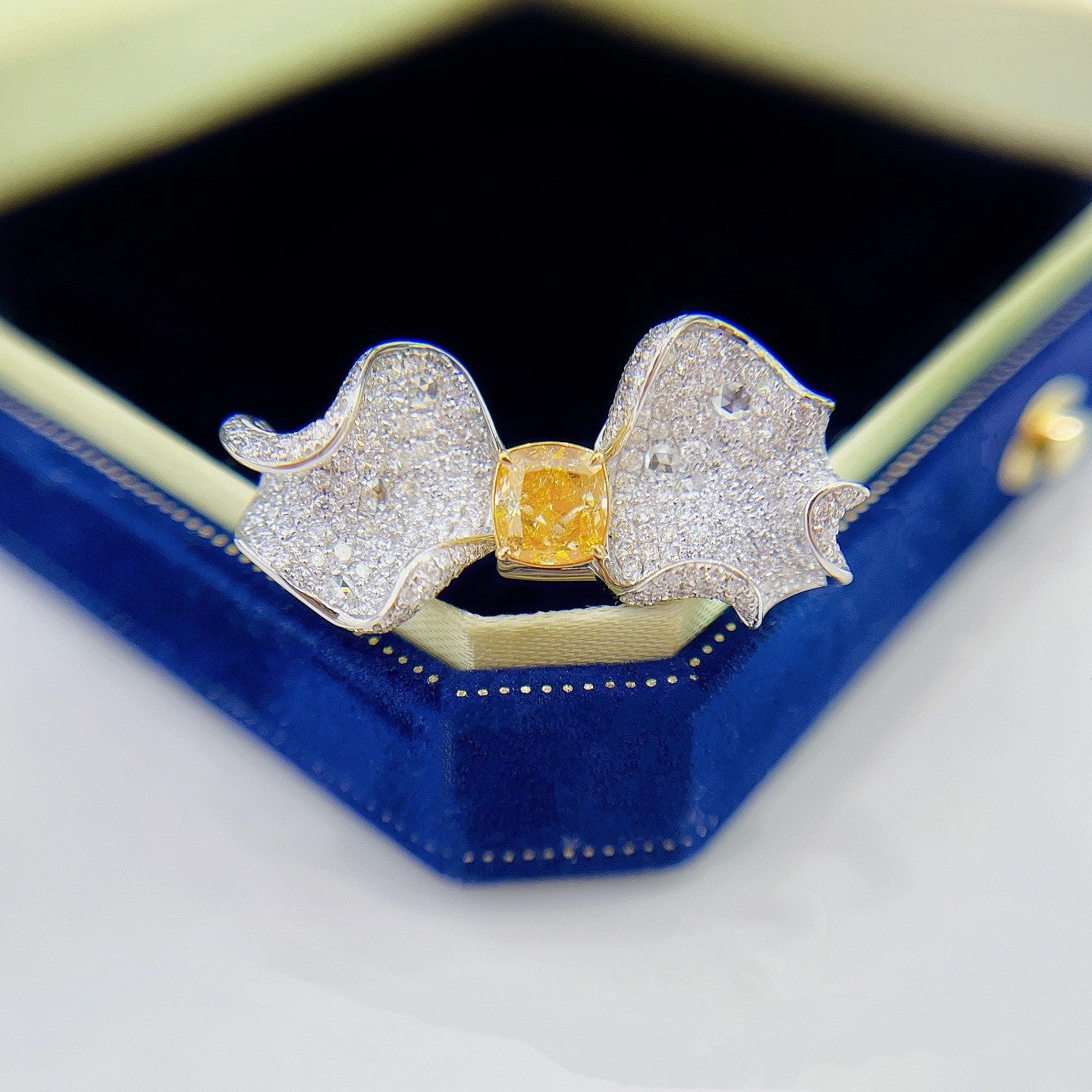 18k Yellow Gold Diamond Pillow-Shaped Butterfly Petal Three-Way Wear Jewelry - Yellow Diamond Ring