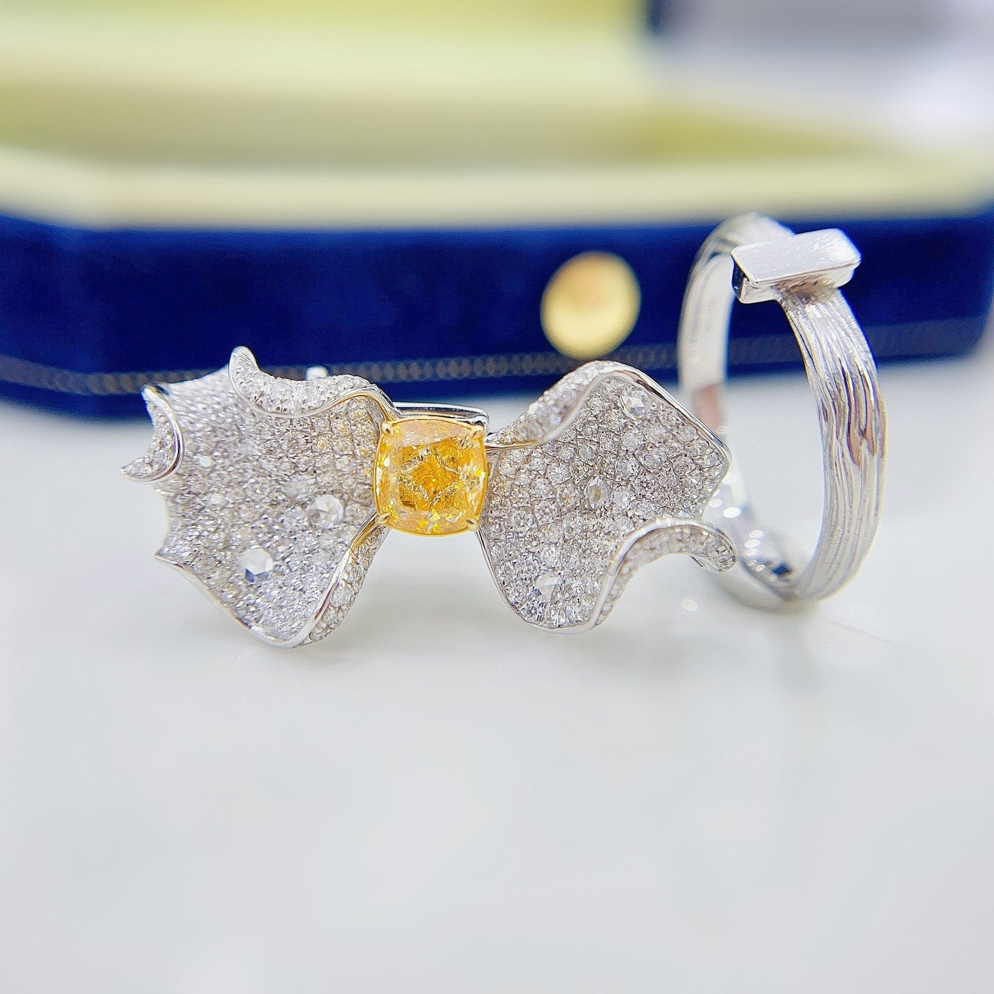 18k Yellow Gold Diamond Pillow-Shaped Butterfly Petal Three-Way Wear Jewelry - Yellow Diamond Ring