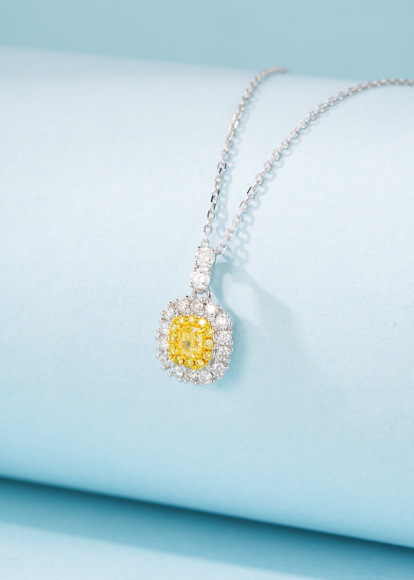 18K Yellow Gold Diamond Pillow-Shaped Claw-Set Necklace - Jewelry Gem - Yellow Diamond Necklace