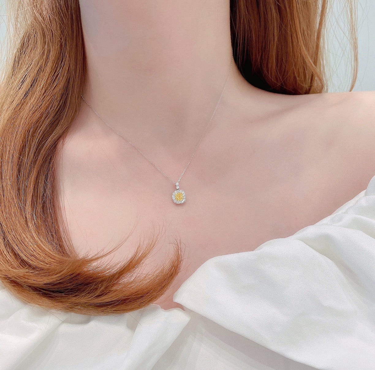 18K Yellow Gold Diamond Pillow-Shaped Claw-Set Necklace - Jewelry Gem - Yellow Diamond Necklace