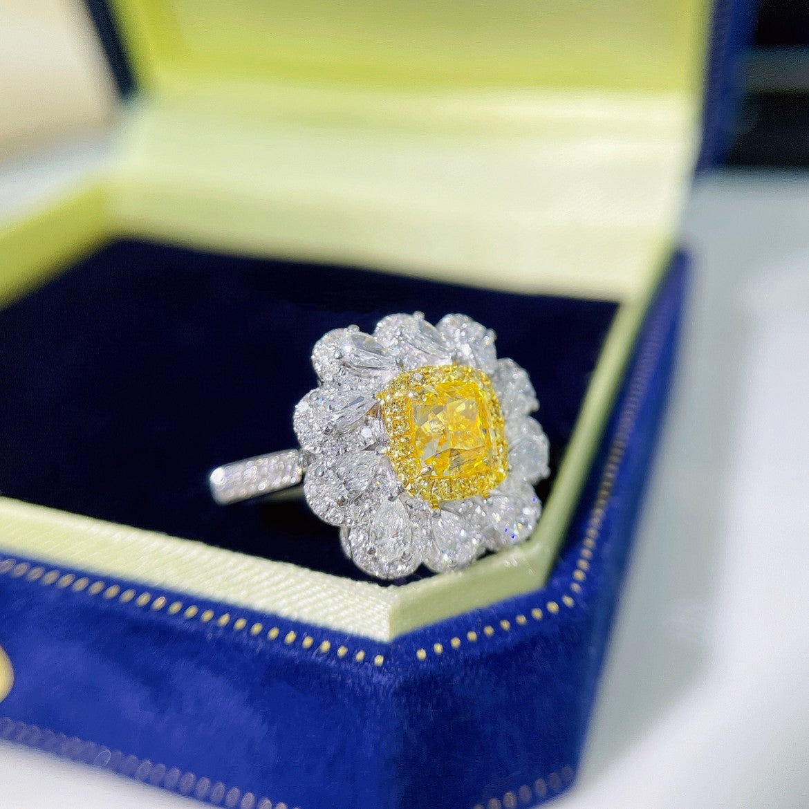 18K Yellow Gold Diamond Pillow-Shaped Drop Flower Two-Way Wear Jewelry - Yellow Diamond Ring