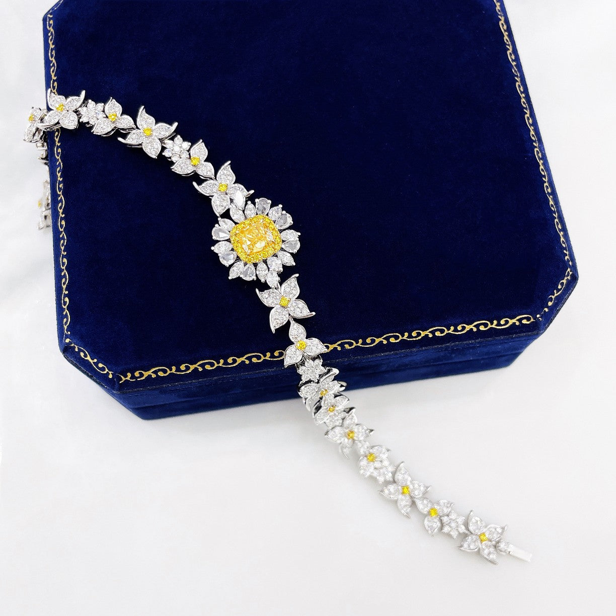 18K Yellow Gold Diamond Pillow-Shaped Four-Leaf Clover with Three-Leaf Interval Bracelet - Premium Jewelry - Yellow