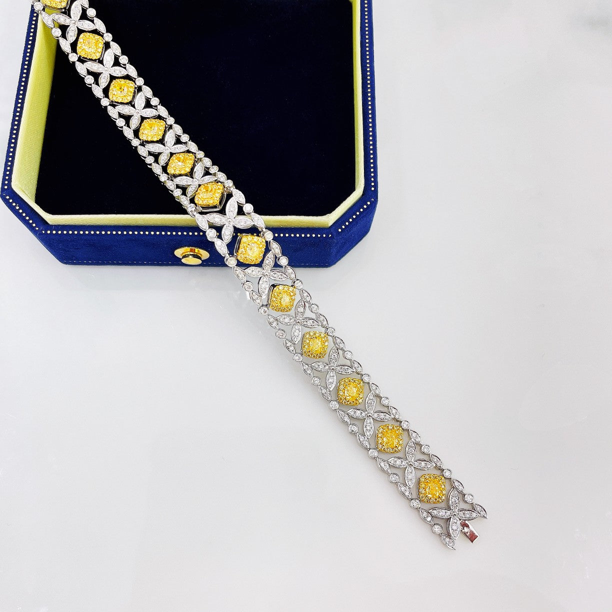 18K Yellow Gold Diamond Pillow-Shaped Four-Leaf Clover Bracelet - Luxurious Jewelry Piece - Yellow Diamond Bracelet