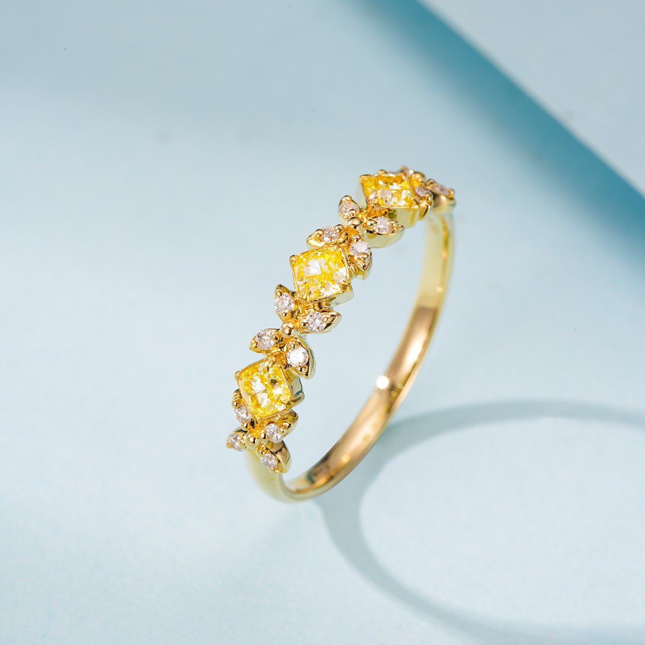 18K Yellow Gold Diamond Pillow-Shaped Four-Leaf Clover Pavé Ring - Yellow Diamond Ring