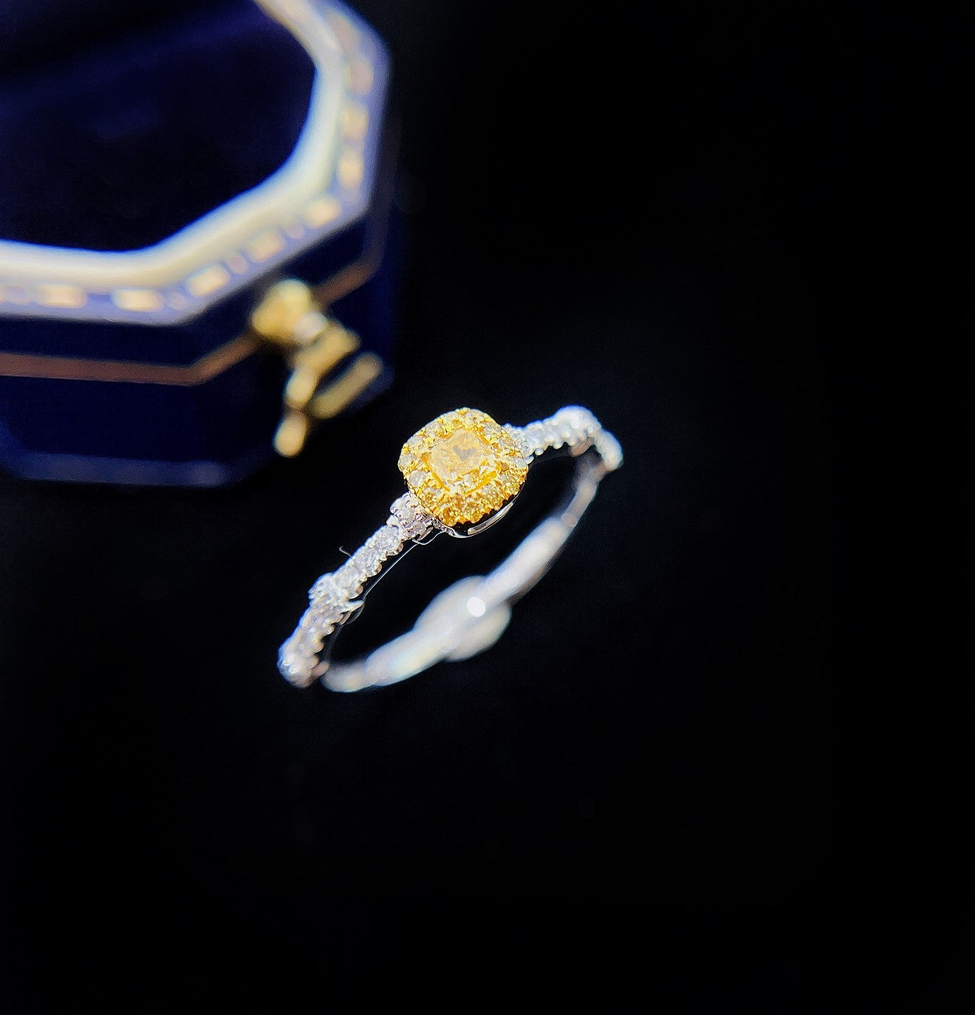 18K Yellow Gold Diamond Pillow-shaped ’Jie Jie Gao’ Ring - Exquisite Jewelry - Yellow Diamond Ring