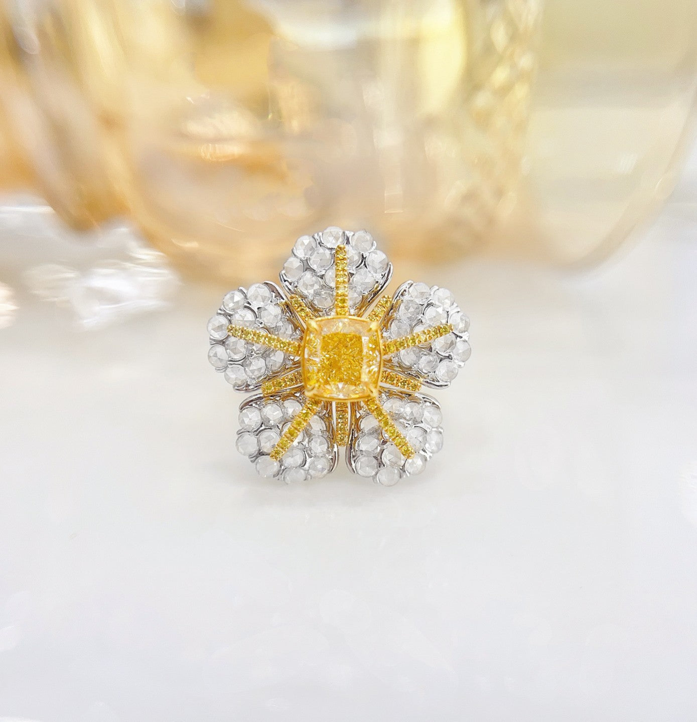 18K Yellow Gold Diamond Pillow-shaped Kapok Flower Two-way Wear Ring - Yellow Diamond Ring