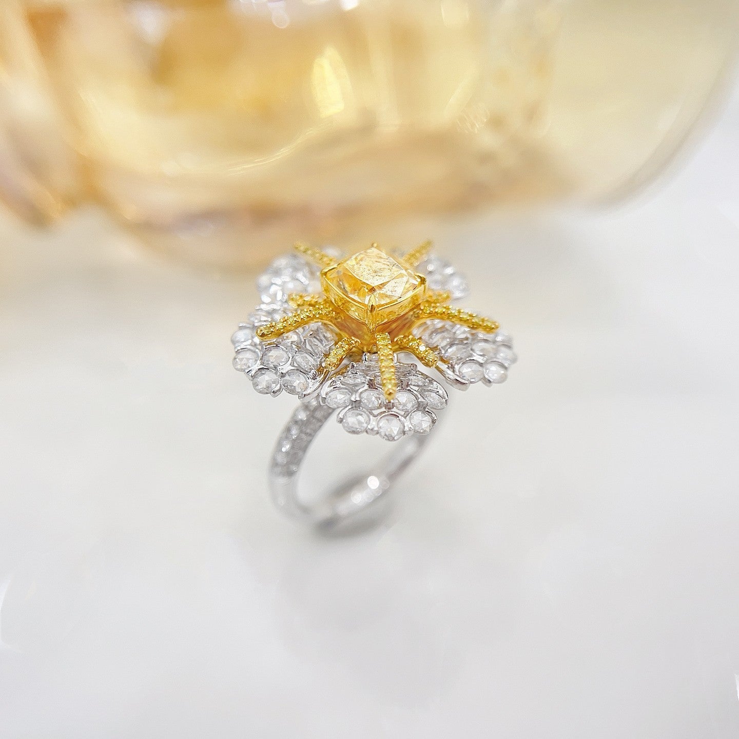 18K Yellow Gold Diamond Pillow-shaped Kapok Flower Two-way Wear Ring - Yellow Diamond Ring