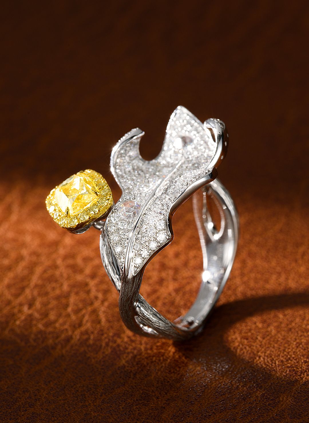 18K Yellow Gold Diamond Pillow-shaped Leaf Ring with AGL Certificate - Yellow Diamond Ring